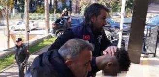 Ailevi sorunlarını anlattığı arkadaşı beklediği tepkiyi vermeyince öldürdü