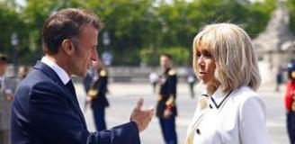 Fransa First Lady'sine feministlerden dava