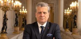 Polonya'nın Paris Büyükelçisi sahte diploma soruşturması nedeniyle görevden alındı