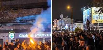 Fenerbahçelilerden Sadettin Saran'a destek! Stadın önünde toplandılar