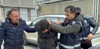 Eski eşini rahatsız ettiğini öne sürdüğü kişiyi bıçaklayarak öldürdü