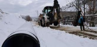 Yazın 50 dereceyi gören ilçede 1 metre kar var