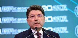 Adalet Bakanı Tunç: Bayrağımıza yönelik alçak girişimle ilgili savcılık soruşturma başlattı