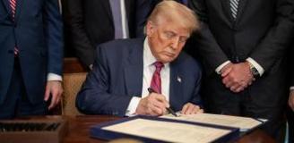 Trump, Küba'ya petrol satan ülkeleri tehdit etti