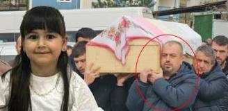 Bu acıya yürek dayanmaz! 7 yaşındaki kızının tabutunu güçlükle taşıdı