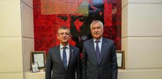 Özgür Özel'den Zeydan Karalar açıklaması: Kurulan kumpaslar çöktü