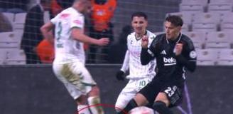 Beşiktaş'ta ilk maçında kırmızı kart gören Asllani'ye şok ceza