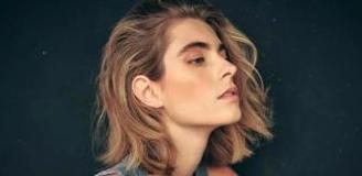 Genç manken evinde ölü bulundu