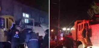 Kullandığı kamyonun kontrolünü kaybedince evin içine girdi