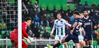 En yakın rakibe 17 puan fark attılar! PSV Eindhoven şampi...