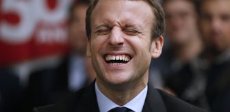 Muhabirle kafa bulmuştu! Bu fotoğraf Macron'u epey zora sokacak
