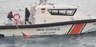 Denizde hareketsiz halde bulunan kadın hastaneye kaldırıldı