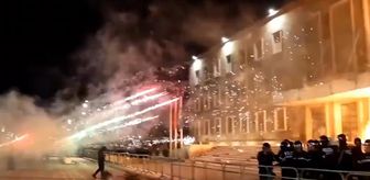 Ülke yanıyor! Protestocuların hedef aldığı yer başbakanın konutu