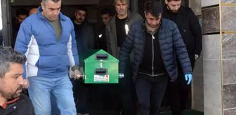 Tartıştığı babasını boğazını keserek öldürdü