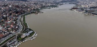 Sağanak sonrası İstanbul Boğazı'ndaki renk değişimi havadan görüntülendi