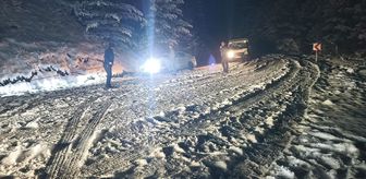Nisan ayında kar bastırdı, Kastamonu'da yola çıkan mahsur kaldı