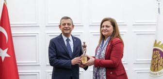 Özgür Özel, Burcu Köksal ile ilgili ilk kez konuştu: Kocanı boşa partine bunu yapma dedim