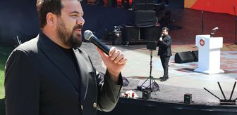 AK Parti'nin sahnesine çıkan Eser Yenenler'e her kesimden tepki var