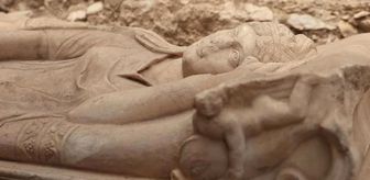 Olympos'ta anıtsal mezar ve içerisinde aristokrat bir kadına ait lahit bulundu