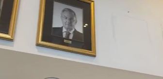 Özgür Özel'in CHP Genel Merkezindeki fotoğrafı indirildi