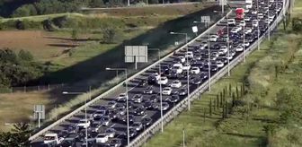 Tatilciler dönüş yolunda! Tekirdağ ve İzmit yolunda trafik kilit