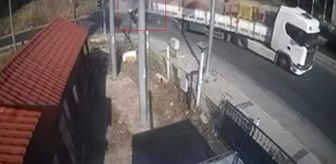 İzmir'de feci kaza: Tıra adeta ok gibi saplandı