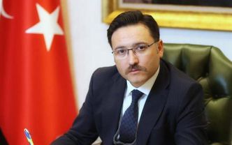 Vali Gökmen Çiçek deprem bölgesinde cansiperane çalışıyor