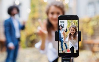 Tiktok izlenmelerden milyonlarca dolar kazanmanın yolları