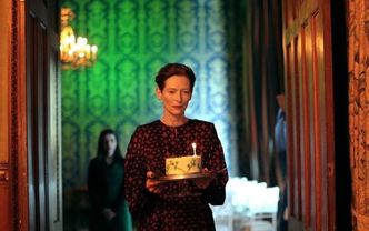 Tilda Swinton performansına doyalım