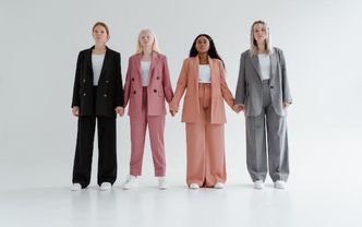 Güç gösterisi : power dressing