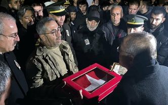 Diliniz de ekşi yüzünüz de
