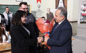 Talas’ta Sıra Dışı Öğretmenler Günü Etkinliği: Başkan Yalçın’dan Örnek Bir Kutlama