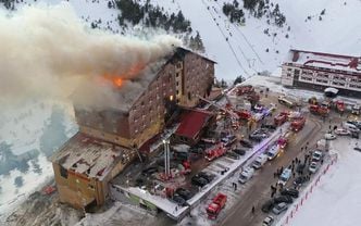 Bir otel yangınında kül olmak
