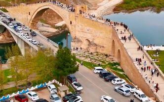 Bayram’da Silvan Malabadi Köprüsü turist akınına uğradı