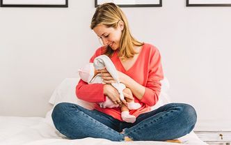 Doğum yapan her kadının göğsünde sarkma olur mu?