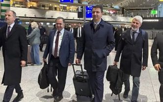 Kayserili siyasetçi kendi valizini taşıdı! Mütevazılığın unutturulan gücü