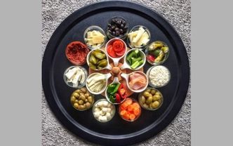 Mutfak bir sahnedir