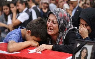 Türkiye öğrenci ve öğretmeni için ağlıyor