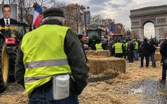 Paris’te sarı yelekliler ve yaşlı çiftçinin naylonu