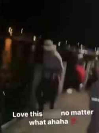 Avustralya'da bir grup genç, kahkaha atarak 79 yaşındaki adamı iskeleden denize attı