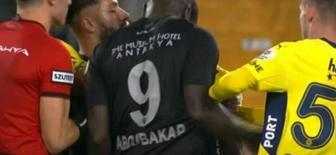 Kırmızı mı değil mi? Ünlü yorumcular Aboubakar'ın pozisyonunda tereddütsüz görüş belirtti