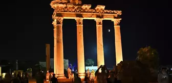 Manavgat'ta 'Kanlı Ay' Tutulması Turistlerin İlgi Odağı Oldu