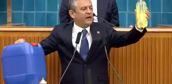CHP lideri Özel, elinde mazotla kürsüye çıktı: Al sana 50 TL'lik mazot