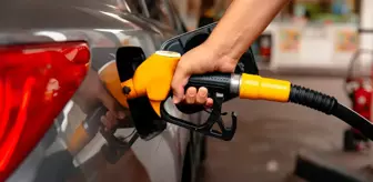 Benzin ve motorine gece yarısı çifte zam