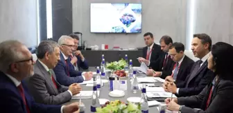 Enerji Bakanı Bayraktar, St. Petersburg'da Enerji Şirketleriyle Görüşmeler Yaptı
