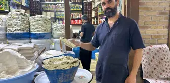 Van'ın Tescilli Kışlık Küp Otlu Peyniri Tezgahta