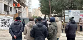 Kadıköy'de taşeron şirketten maaşlarını alamayan inşaat işçileri vinç kulesine çıktı