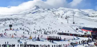 Erciyes Kayak Merkezi'ne sömestirenin ilk hafta sonunda 250 bin ziyaretçi