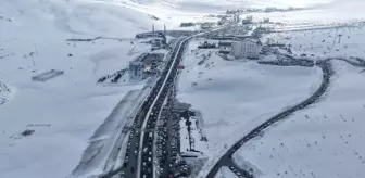Erciyes Kayak Merkezi'nde sömestirin son gününde trafik yoğunluğu