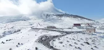 Yıldız Dağı hafta sonu kayakseverlerle doldu